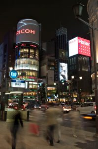 Carrefour de Ginza à Tokyo de nuit