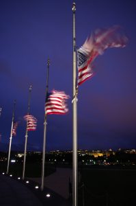 Photo de drapeaux agités par le vent