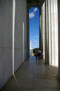 Photo du Washington Monument et du Capitole depuis le Lincoln Memorial