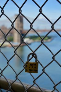 Cadenas sur la pont de Manhattan