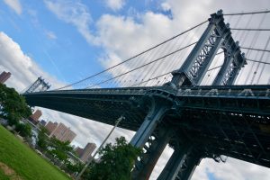 Le Pont de Manhattan depuis le Main Street Park
